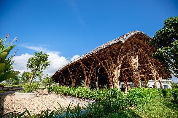 Nhà hàng Tre ven sông trong Khu Du lịch sinh thái với kiến trúc độc đáo